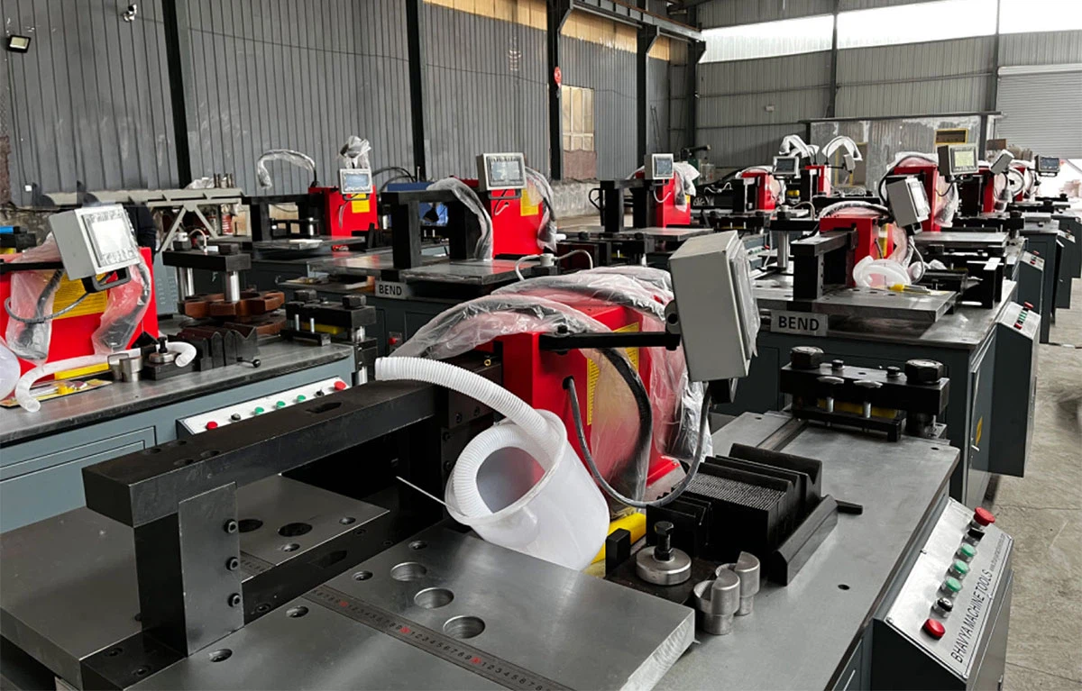 Three-in-one-multifunctional-busbar-processing-machine Three-in-one-multifunctional-busbar-processing-machine