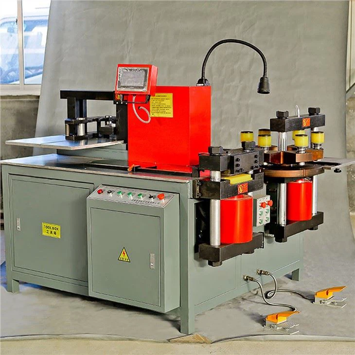 Busbar कॉपर बार प्रसंस्करण मशीन तीन में एक बस बार झुकने की मशीन